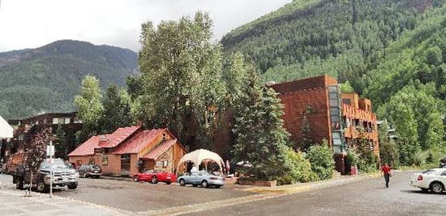 Ice House Lodge