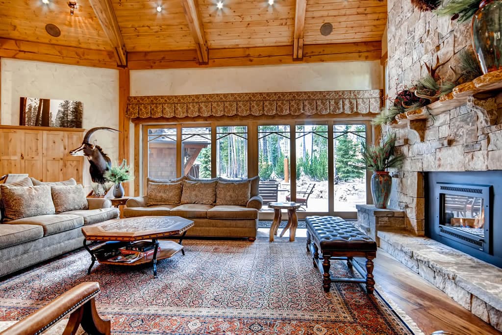 Living Area - Hatari Lodge - Breckenridge Vacation Rental