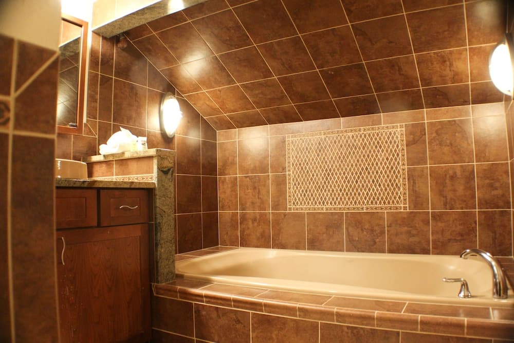 Deep Soaking Bathtub