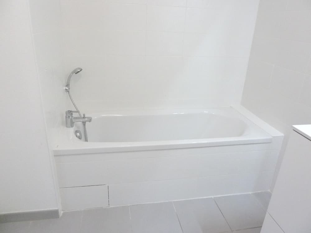 Deep Soaking Bathtub