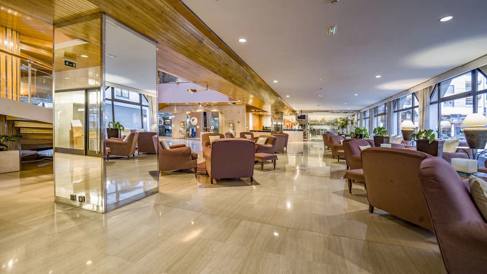 Lobby lounge