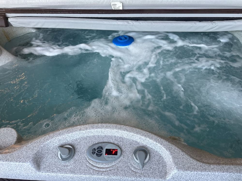 Indoor spa tub