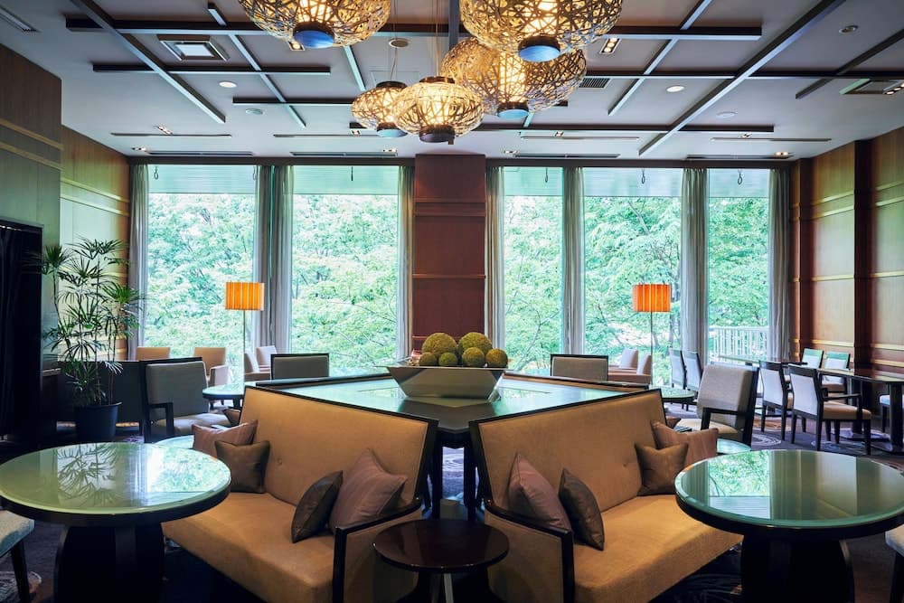 Lobby lounge