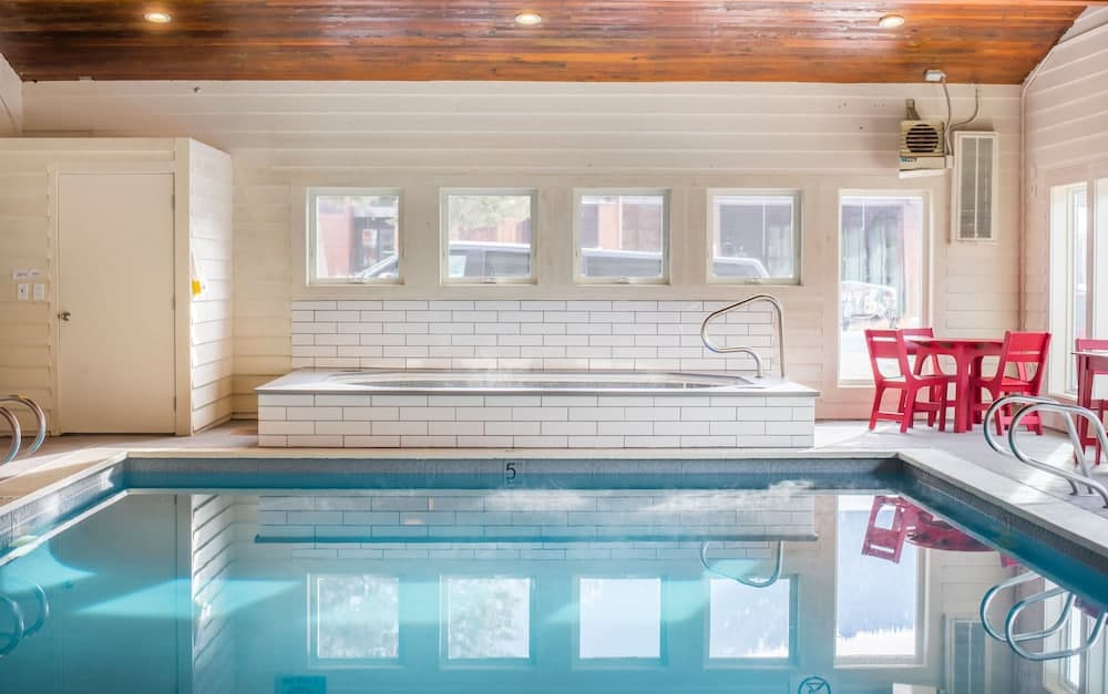 Indoor spa tub