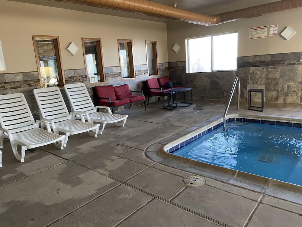 Indoor spa tub