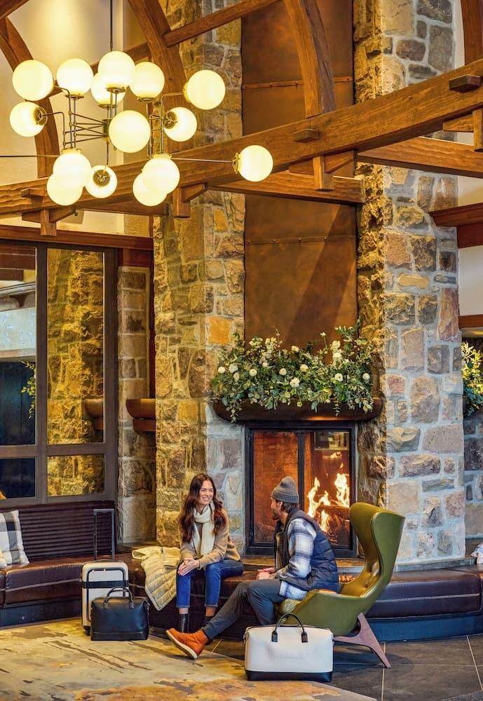 Lobby lounge