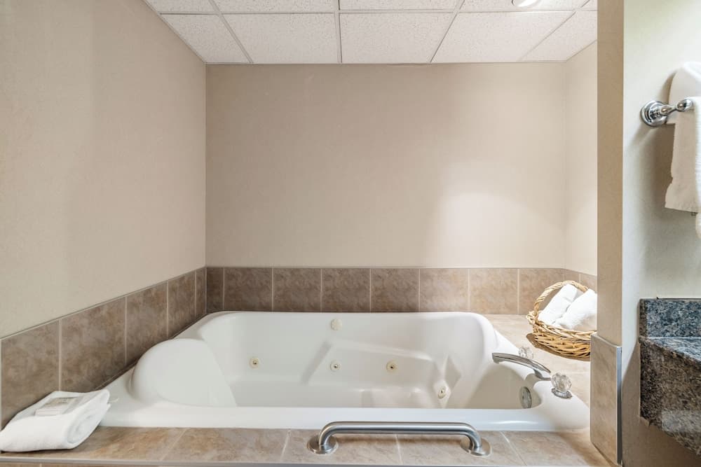 Jetted tub