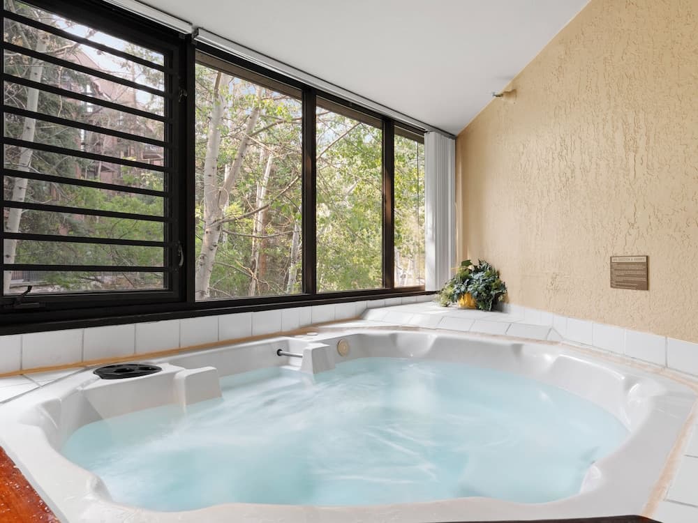 Private spa tub