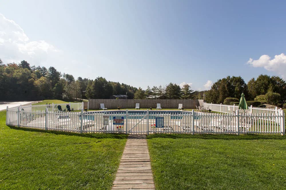 Indoor/outdoor pool