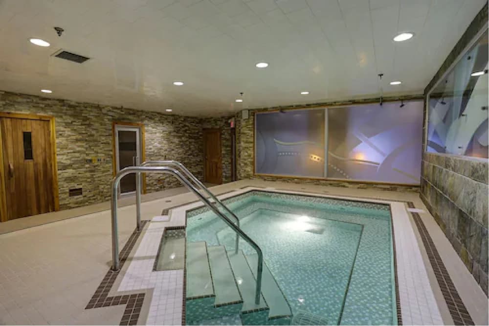 Indoor spa tub