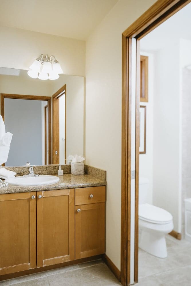Bathroom sink