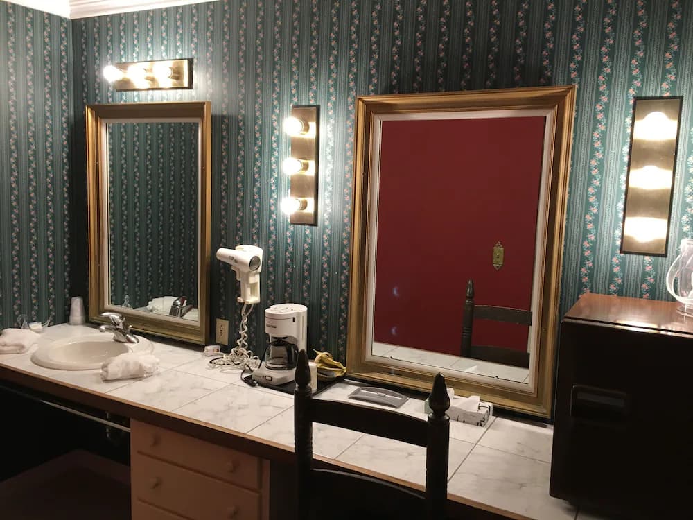Bathroom sink