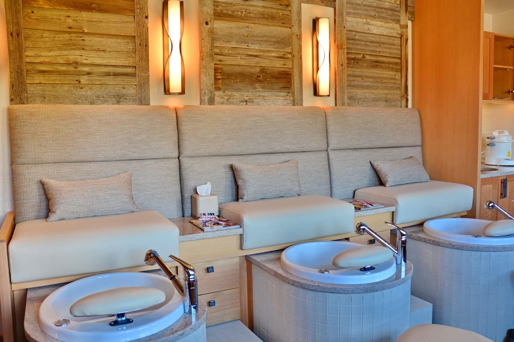 Nail salon