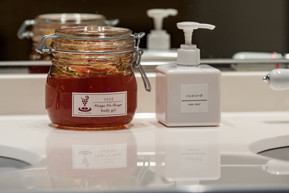 Bathroom amenities