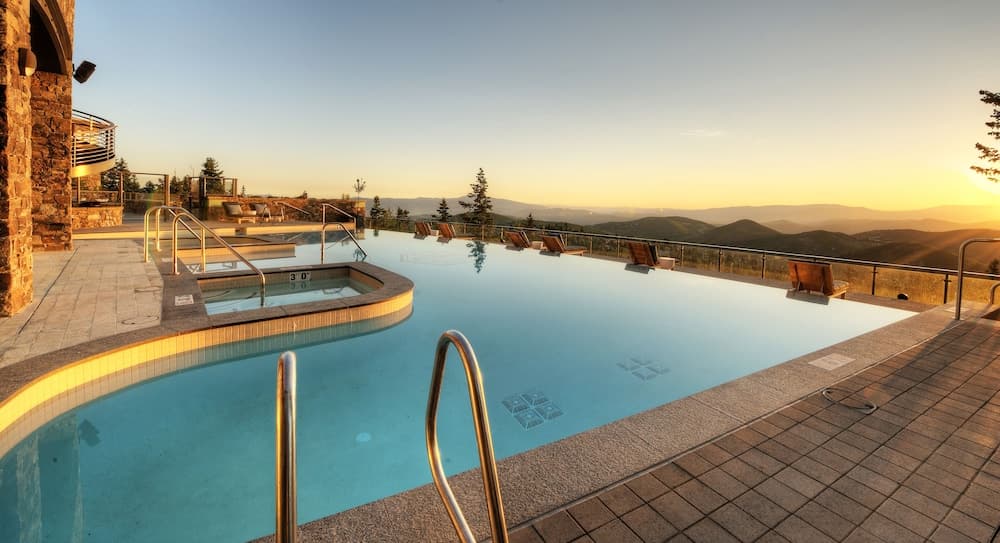 Infinity pool