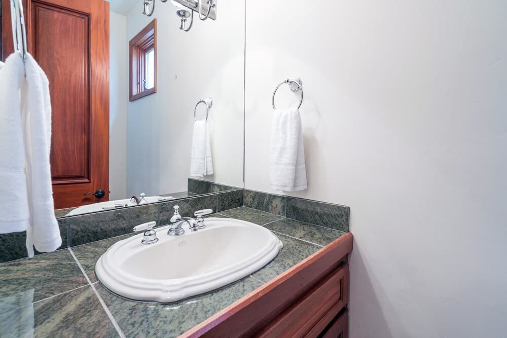 Bathroom sink