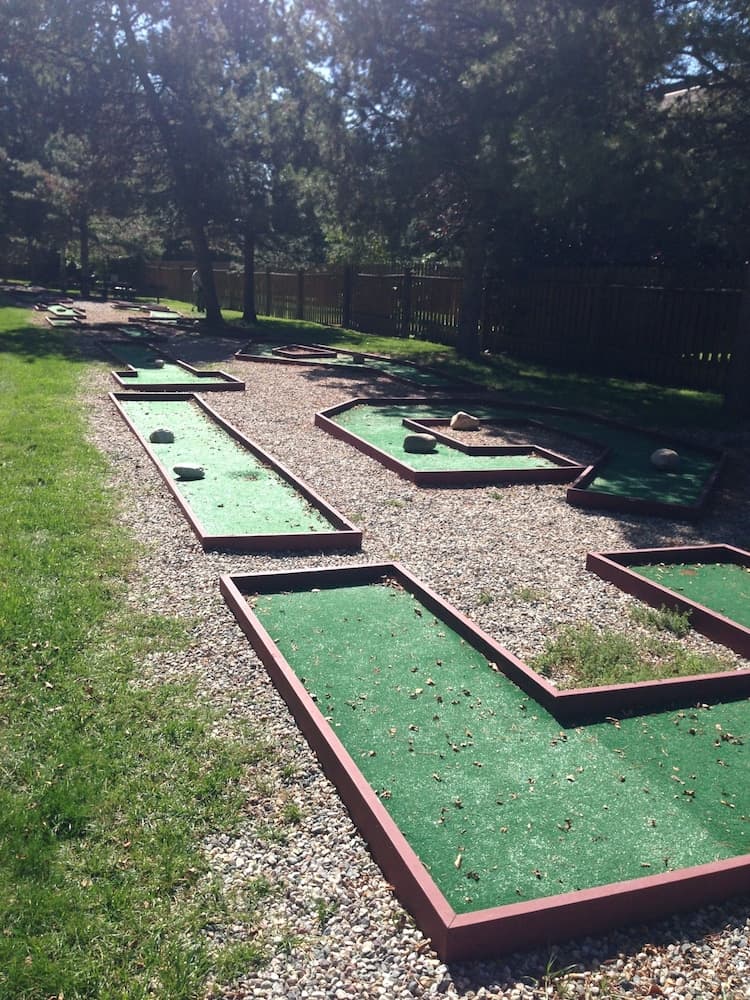 Mini-golf