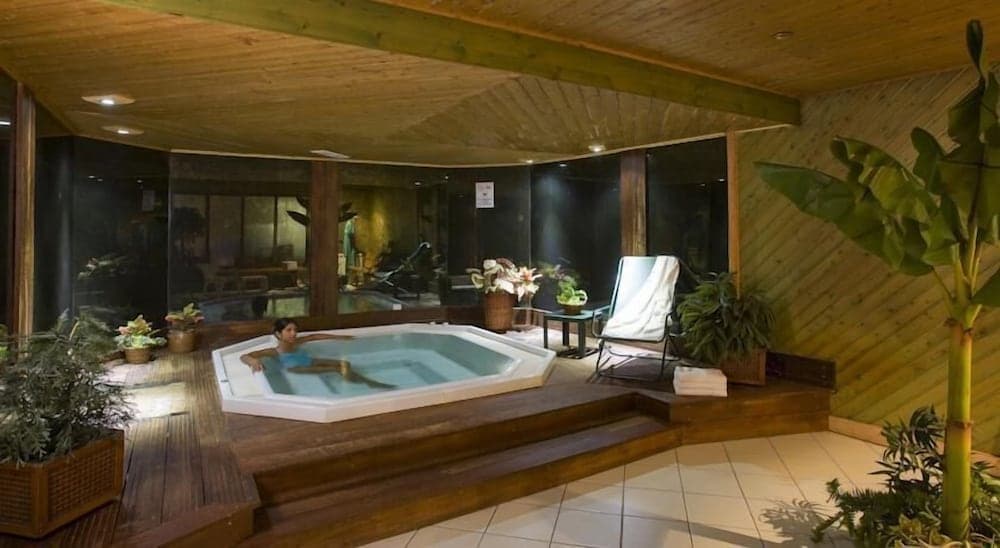 Indoor spa tub