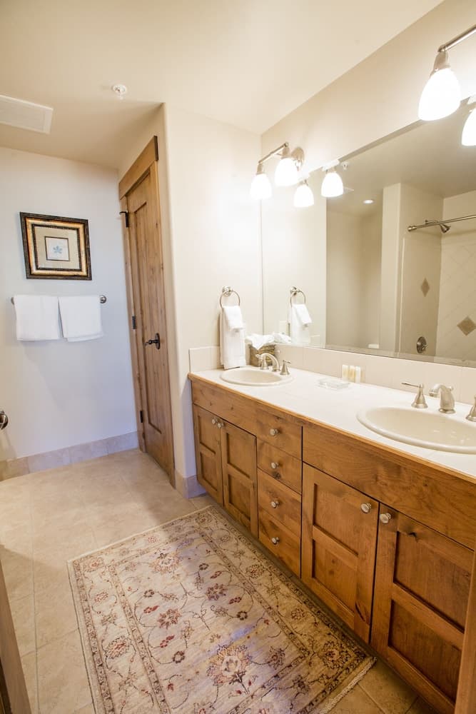 Bathroom sink