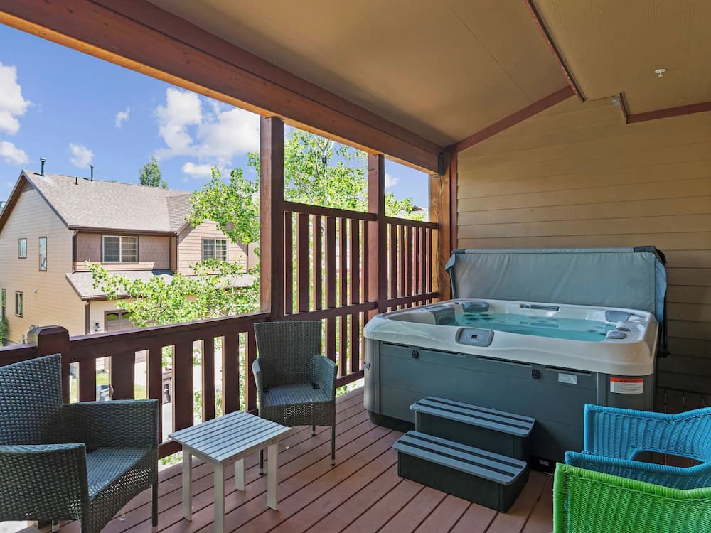 Private spa tub