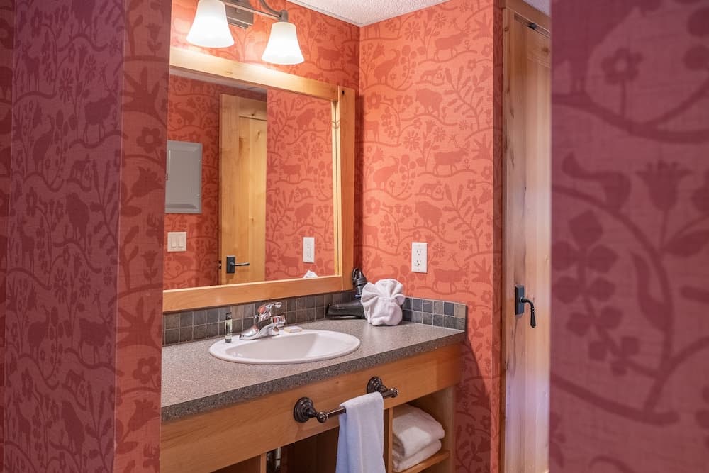 Bathroom sink