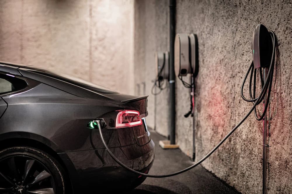 Electric vehicle charging station
