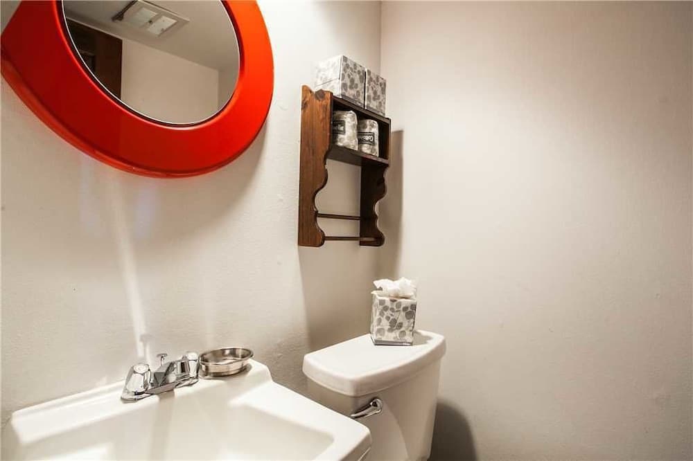Bathroom sink