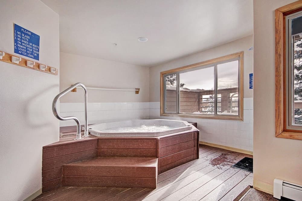 Indoor spa tub