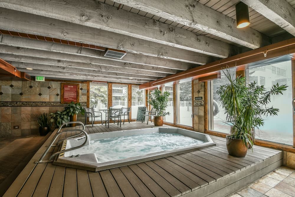 Indoor spa tub