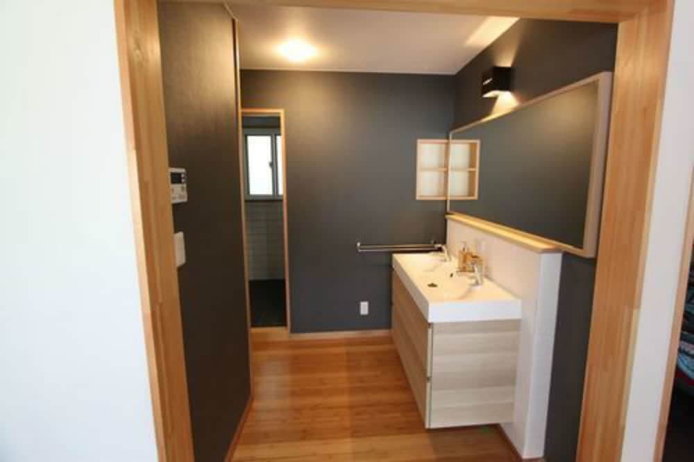 Bathroom sink