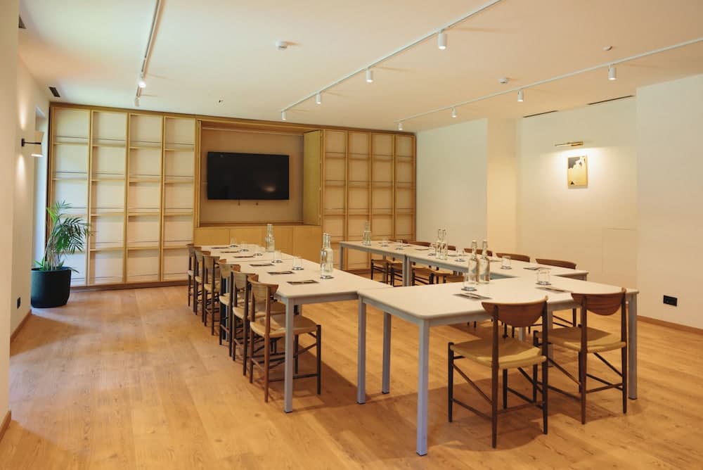 Meeting facility