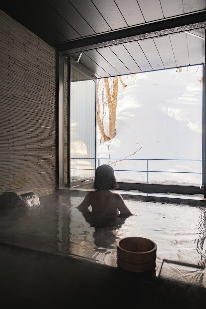 Deep soaking bathtub