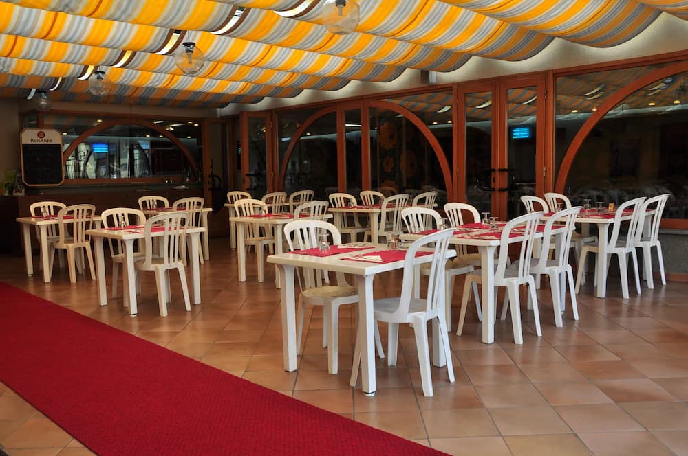 Food court