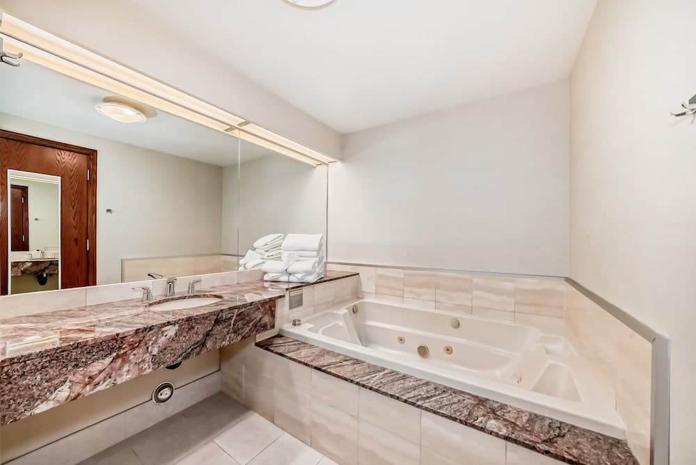 Jetted tub