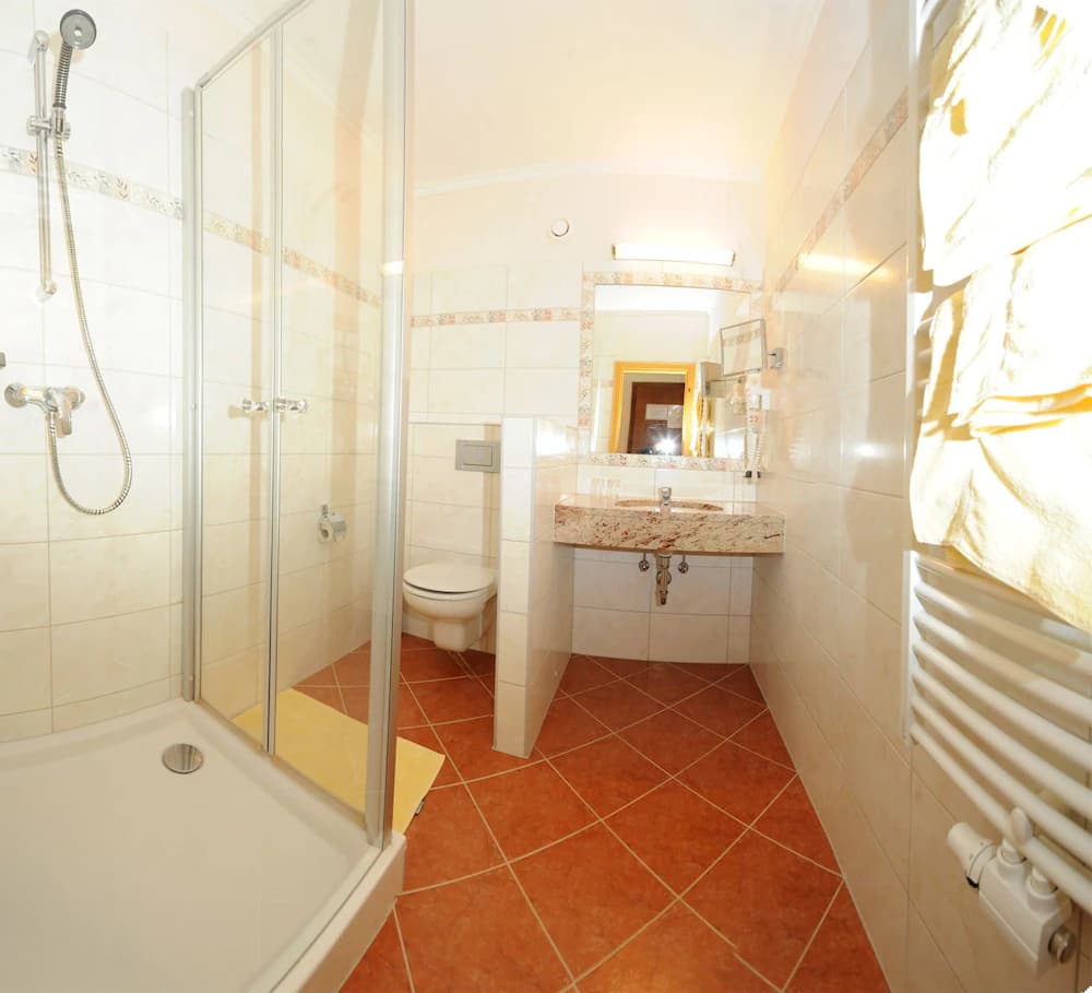Bathroom shower