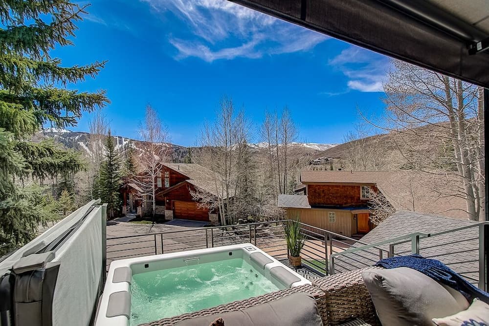 Private spa tub