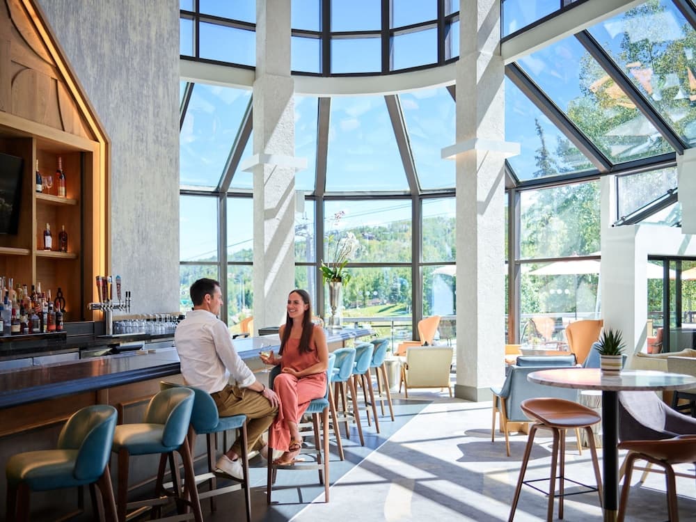 Lobby lounge