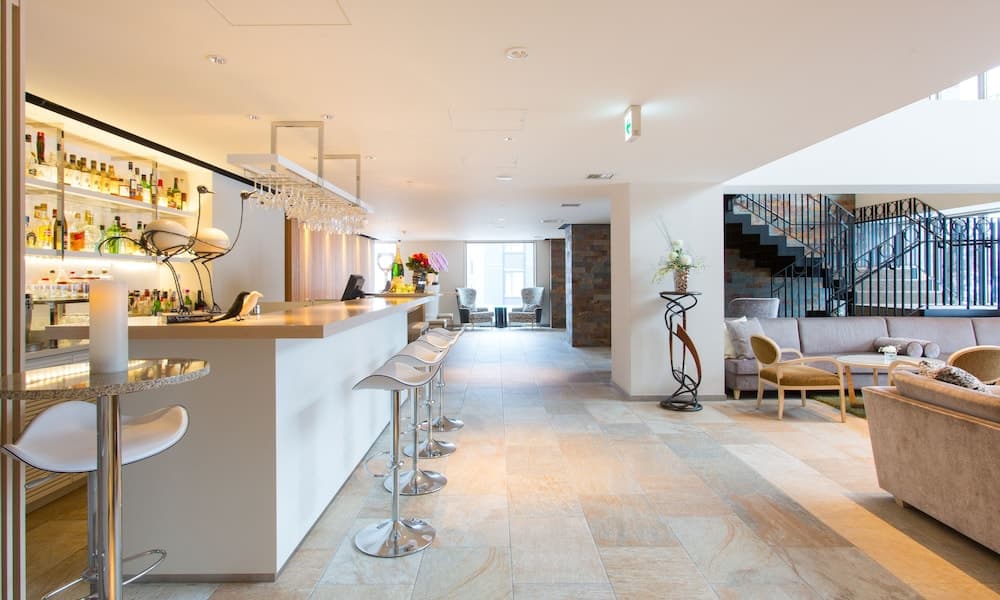 Lobby lounge