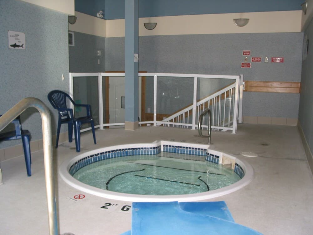 Indoor spa tub