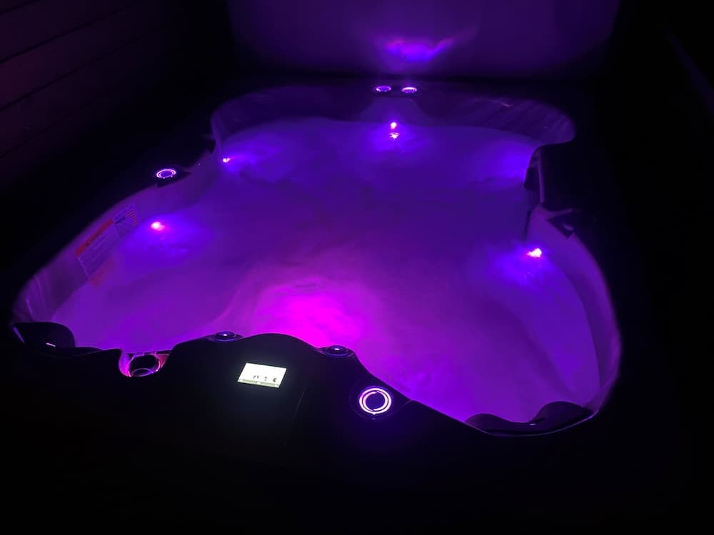 Indoor spa tub