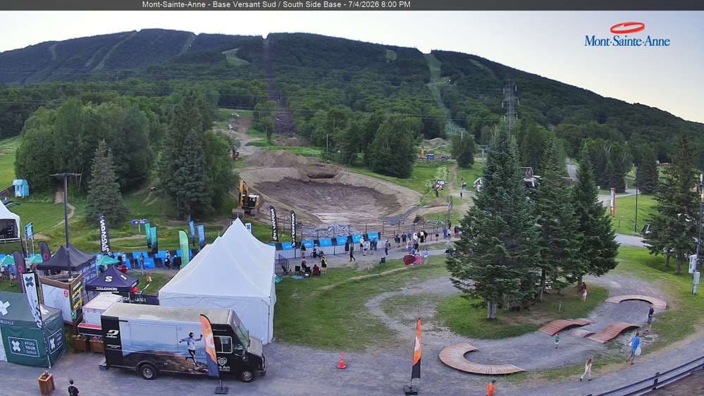 Mont Sainte-Anne - Base Versant Sud | South view Webcam