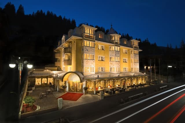 Lobby of Alpen Suite Hotel